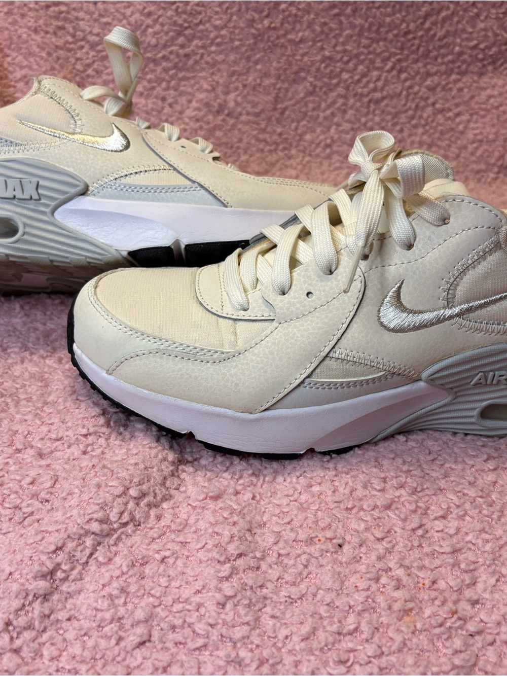 Nike Women’s Air Max Low-Top Sneakers in Pale Beige and Metallic Silver - Picture 6 of 8